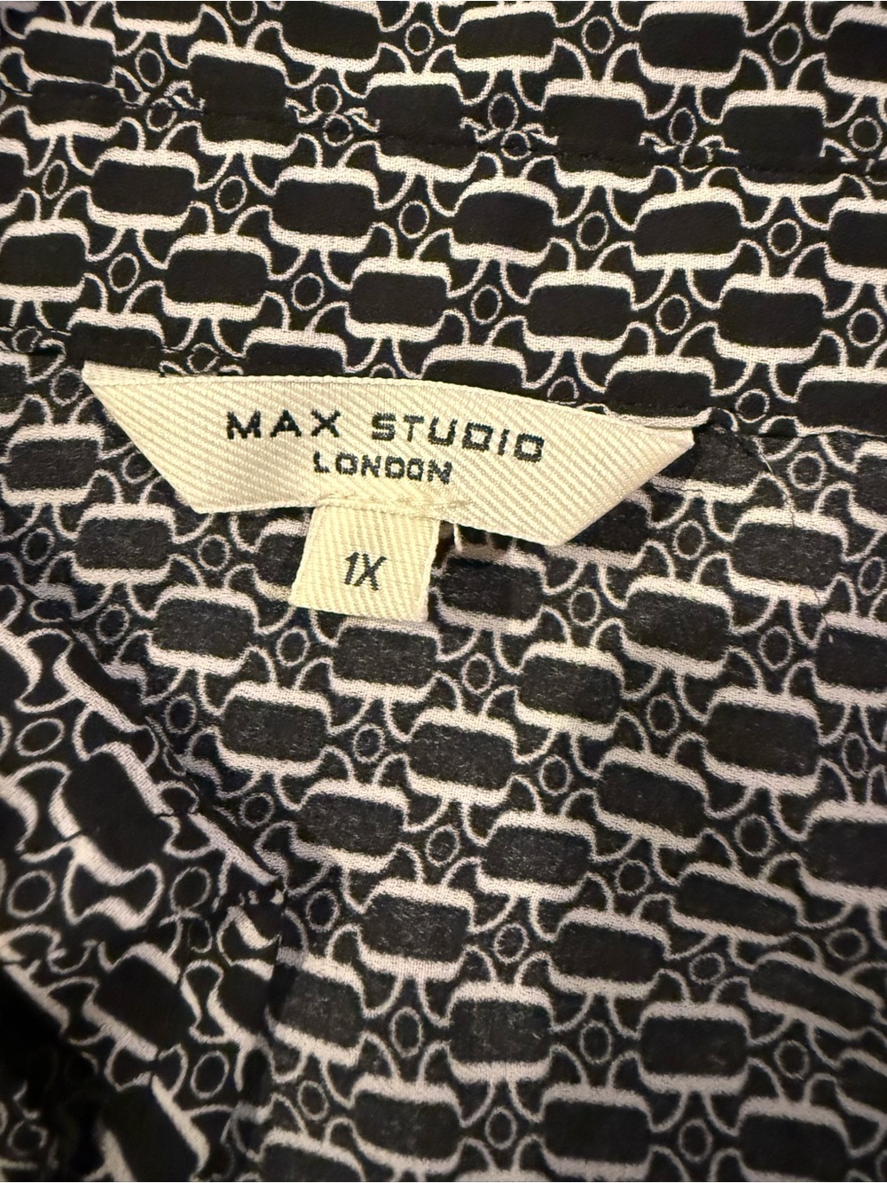 Max Studio London Geometric Print Button Front Blouse 1X Black White Relaxed - Picture 4 of 14